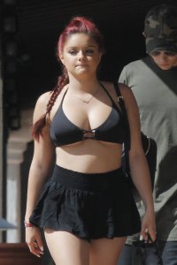 ariel winter in shorts 10.jpg