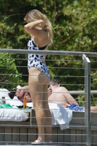 ellie goulding in swimsuit 05.jpg