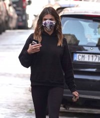 elisabetta-canalis-out-shopping-in-rome-04-13-2021-6.jpg