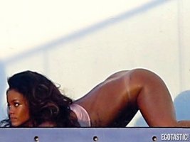 Rihanna-Bottomless-Half-Nekkid-Treats-for-a-Shoot-in-Hollywood-02-580x435.jpg