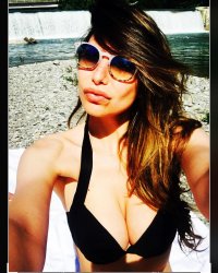 sarah altobello in bikini 04.jpg