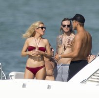 ellie goulding in bikini rosso 34.jpg