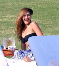 jessica alba in sunbath 07.jpg