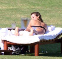 jessica alba in sunbath 12.jpg