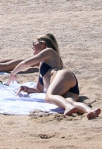 gwyneth paltrow in bikini 10.jpg
