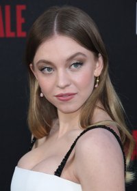 68666890_sydney-sweeney_19042018e_12.jpg