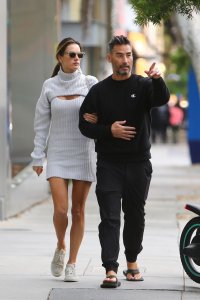 alessandra-ambrosio-and-richard-lee-out-in-santa-monica-01-16-2022-4.jpg