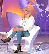 Alessandra Drusian i Jalisse jeans cosce tacchi bionda milf spettacolo detto fatto 15 4 22.jpg
