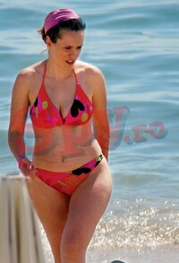 andreea esca.jpg