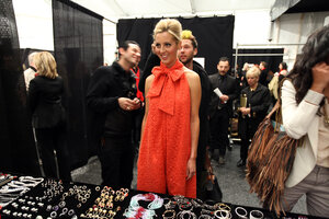 63504_MCFan_for_celeblounge10_02_201100_00_08_122_546lo.jpg