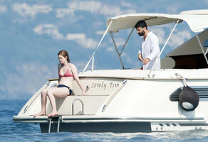 bonnie wright in bikini (01).jpg