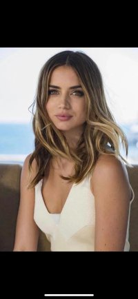 AnadeArmas-ysdv5k.jpg