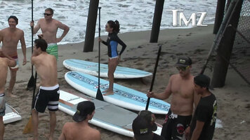 Eva Longoria_Paddle Surfing hd1080p.avi_snapshot_00.22_[2012.08.02_22.19.39].jpg