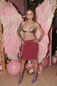nina moric al gala 07.jpg