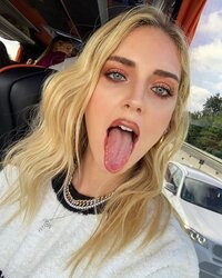lingua ferragni_11153608.jpg
