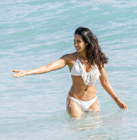 padma lakshmi in bikini (10).jpg