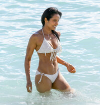 padma lakshmi in bikini (14).jpg