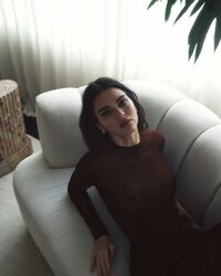 kendalljenner_feed_2023-03-29_21.53___POSTID__1_4_338399265_989931481989003_763818894975186990...jpg