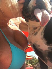 linda hogan in bikini 04.jpg