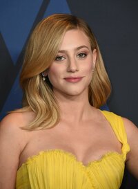 lili reinhart al gala 05.jpg