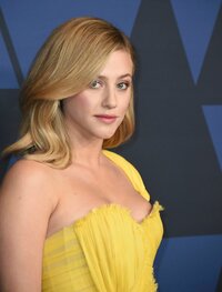 lili reinhart al gala 06.jpg