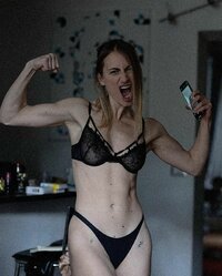 nikita pelizon in intimo 02.jpg