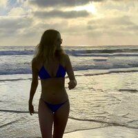 vanessa angel in bikini (08).jpg