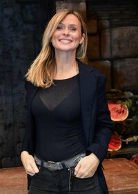 serena autieri jeans bionda.jpg