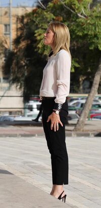 roberta metsola tacchi bionda.jpg